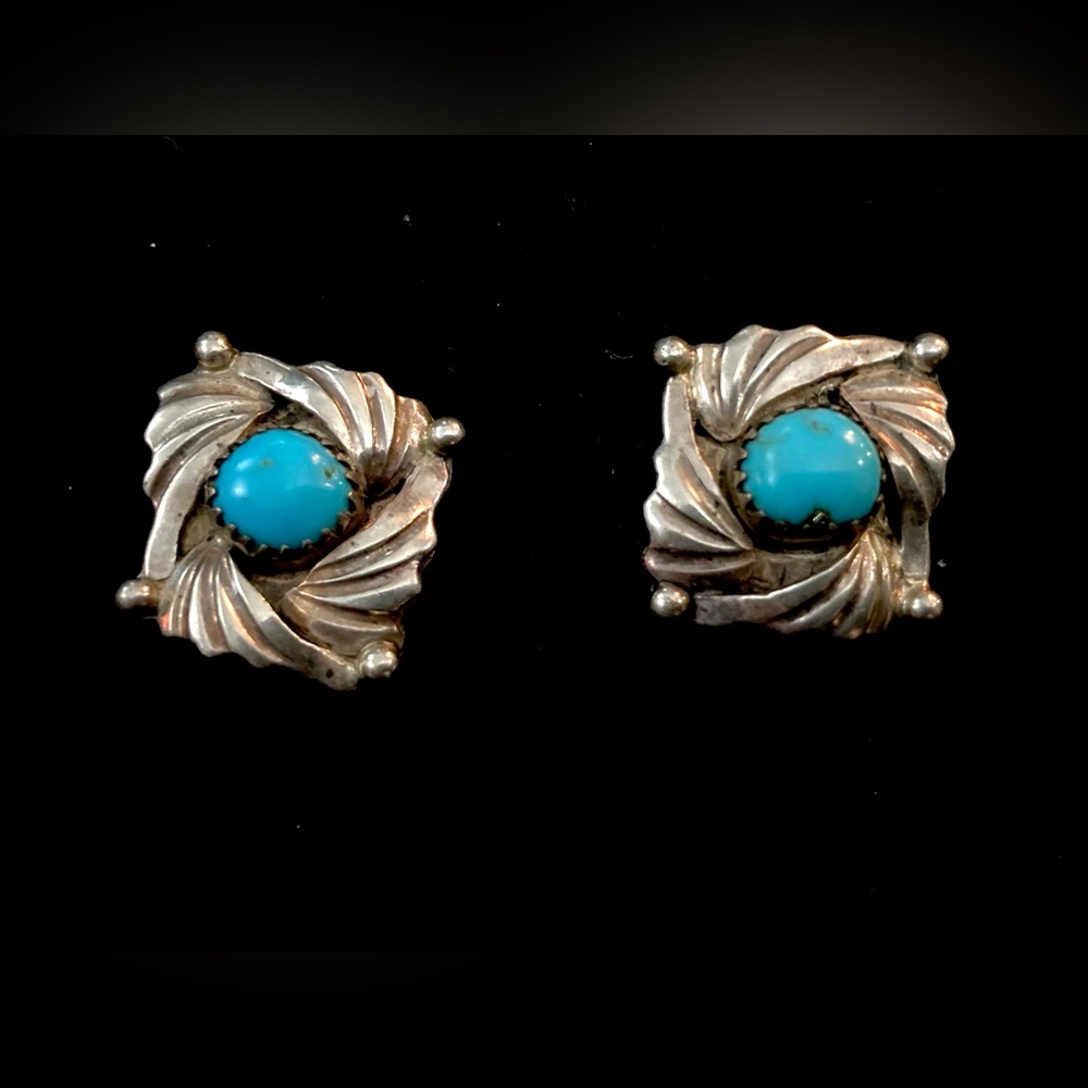 Vintage Native American Sleeping Beauty Turquoise Repoussé 925 Earrings - Picture 8 of 14